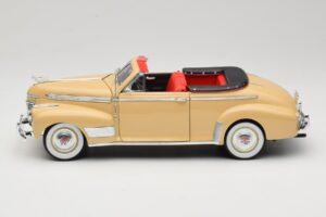 Chevrolet Deluxe Descapotable Beige Eagle Collectibles 1:18 3022518 Metal - imagen 4 de 8
