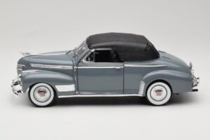 Chevrolet Deluxe Descapotable Con Capota Blanda Gris Eagles Race 1:18 7497276 Metal - imagen 4 de 8