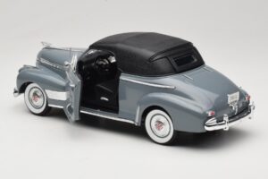 Chevrolet Deluxe Descapotable Con Capota Blanda Gris Eagles Race 1:18 7497276 Metal - imagen 5 de 8