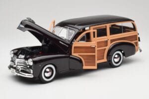 Chevrolet Fleetmaster Woody Negro & Wood Panels Maisto 1:18 43697545B Metal - imagen 2 de 8