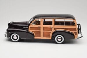 Chevrolet Fleetmaster Woody Negro & Wood Panels Maisto 1:18 43697545B Metal - imagen 4 de 8
