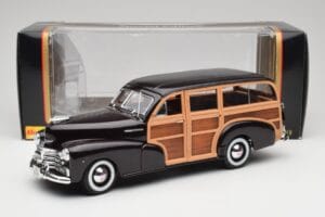 Chevrolet Fleetmaster Woody Negro & Wood Panels Maisto 1:18 43697545B Metal - imagen 8 de 8