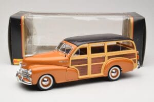 Chevrolet Fleetmaster Woody Oro Maisto 1:18 56042 Metal - imagen 8 de 8