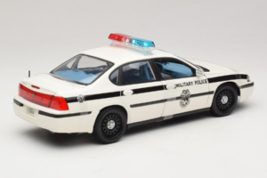 Chevrolet Impala Military Police Maisto 1:18 36611 Metal - imagen 2 de 6