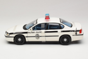 Chevrolet Impala Military Police Maisto 1:18 36611 Metal - imagen 3 de 6