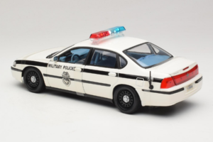 Chevrolet Impala Military Police Maisto 1:18 36611 Metal - imagen 5 de 6