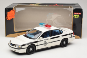 Chevrolet Impala Military Police Maisto 1:18 36611 Metal - imagen 6 de 6