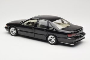 Chevrolet Impala SS Negro AUTOart 1:18 71091 Metal - imagen 7 de 8