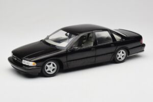 Chevrolet Impala SS Negro UT Models 1:18 21031 Metal