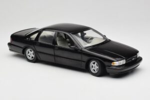 Chevrolet Impala SS Negro UT Models 1:18 21031 Metal - imagen 6 de 8
