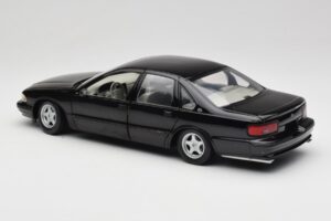 Chevrolet Impala SS Negro UT Models 1:18 21031 Metal - imagen 7 de 8