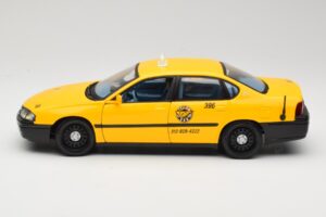 Chevrolet Impala Taxi Maisto 1:18 36617 Metal - imagen 4 de 8