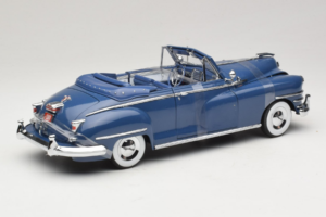 Chrysler New Yorker Azul Signature Models 1:18 CT-68629 Metal - imagen 2 de 6