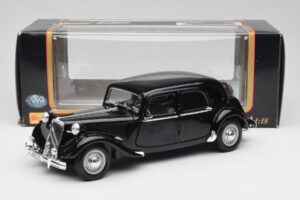 Citroen 15CV 6 Cil Negro Maisto 1:18 31821 Metal - imagen 8 de 8