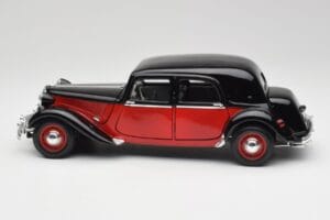 Citroen 15CV 6 Cyl Negro & Rojo Valmy Maisto 1:18 56009 Metal - imagen 4 de 8