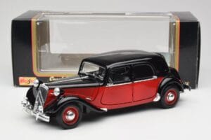 Citroen 15CV 6 Cyl Negro & Rojo Valmy Maisto 1:18 56009 Metal - imagen 8 de 8