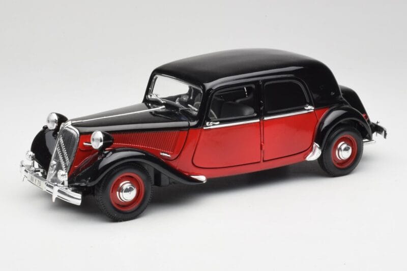 Citroen 15CV 6 Cyl Negro & Rojo Valmy Maisto 1:18 56009 Metal