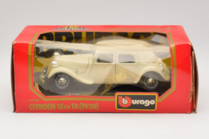 Citroen 15CV Traction Avant Beige Bburago 1:24 1501-B1 Metal
