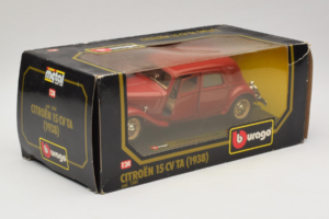 Citroen 15CV TA Rojo Bburago 1:24 1501 Metal - imagen 2 de 3
