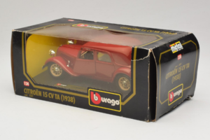 Citroen 15CV TA Rojo Bburago 1:24 1501 Metal - imagen 3 de 3
