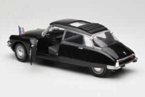 Citroen DS Presidentielle Gris Solido 1:18 8035 Metal - imagen 5 de 8