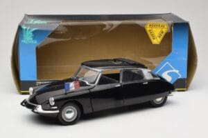 Citroen DS Presidentielle Gris Solido 1:18 8035 Metal - imagen 8 de 8