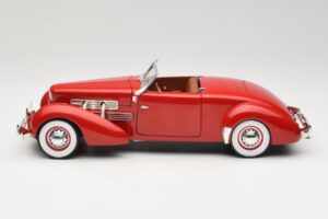 Cord 812 Descapotable Rojo American Muscle 1:18 32158 Metal - imagen 4 de 8