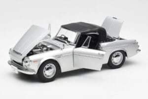 Datsun Fairlady 2000 SR311 Roadster Plata AUTOart 1:18 77432 Metal - imagen 2 de 8