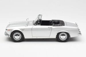 Datsun Fairlady 2000 SR311 Roadster Plata AUTOart 1:18 77432 Metal - imagen 4 de 8