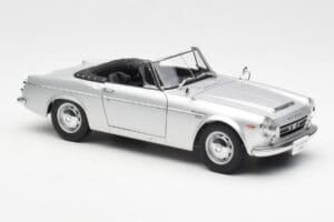 Datsun Fairlady 2000 SR311 Roadster Plata AUTOart 1:18 77432 Metal - imagen 6 de 8