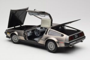 DeLorean DMC-12 LK Plata Sun Star 1:18 2701 Metal - imagen 5 de 8