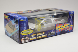 DeLorean DMC-12 Time Machine Back to the Future II Diamond 1:15 210123 Metal - imagen 2 de 3