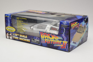 DeLorean DMC-12 Time Machine Back to the Future II Diamond 1:15 210123 Metal - imagen 3 de 3
