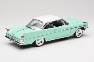 DeSoto Adventurer Verde Road Signature 1:18 92738-R1 Metal - imagen 3 de 8