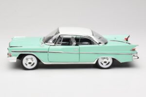 DeSoto Adventurer Verde Road Signature 1:18 92738-R1 Metal - imagen 4 de 8