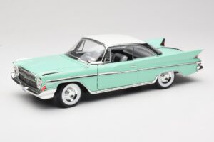 DeSoto Adventurer Verde Road Signature 1:18 92738-R1 Metal