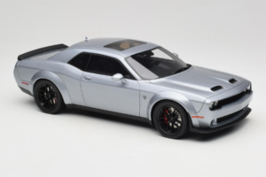 Dodge Challenger SRT Hellcat Redeye Plata GT Spirit 1:18 GT226 Resina - imagen 4 de 6