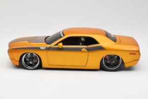Dodge Challenger Concept Dorado Maisto 1:18 31320 Metal - imagen 4 de 8