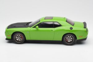 Dodge Challenger SRT Hellcat Verde GT Spirit 1:18 GT168 Resina - imagen 3 de 6