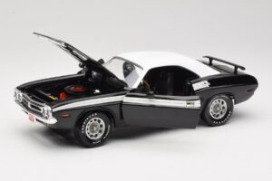 Dodge Challenger R/T Negro & Blanco ERTL 1:18 36549 Metal - imagen 2 de 8