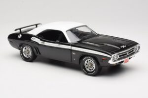 Dodge Challenger R/T Negro & Blanco ERTL 1:18 36549 Metal - imagen 6 de 8