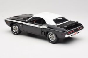 Dodge Challenger R/T Negro & Blanco ERTL 1:18 36549 Metal - imagen 7 de 8