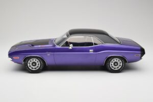 Dodge Challenger R/T Plum Crazy Otto 1:12 G083 Resina - imagen 3 de 6