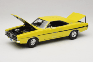 Dodge Charger R/T Amarillo Dirty Mary Crazy Larry Auto World 1:18 AWSS101/06 Metal - imagen 2 de 8