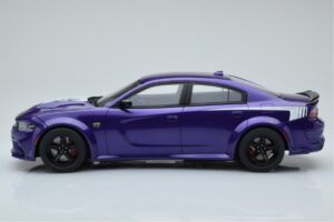 Dodge Charger Super Bee Morado GT Spirit 1:18 GT895 Resina - imagen 3 de 6