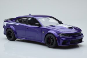 Dodge Charger Super Bee Morado GT Spirit 1:18 GT895 Resina - imagen 4 de 6