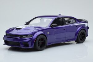 Dodge Charger Super Bee Morado GT Spirit 1:18 GT895 Resina