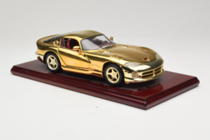 Dodge Viper GTS Gold Plated 23K Maisto 1:18 GP001 Metal - imagen 6 de 8