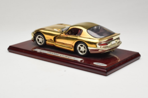 Dodge Viper GTS Gold Plated 23K Maisto 1:18 GP001 Metal - imagen 7 de 8