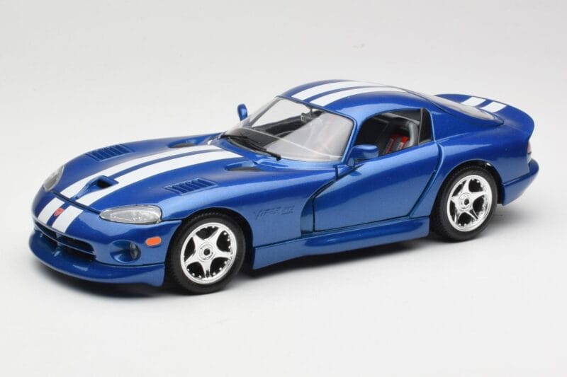 Dodge Viper GTS SR II Azul con Franjas Blancas Bburago 1:18 3330 Metal